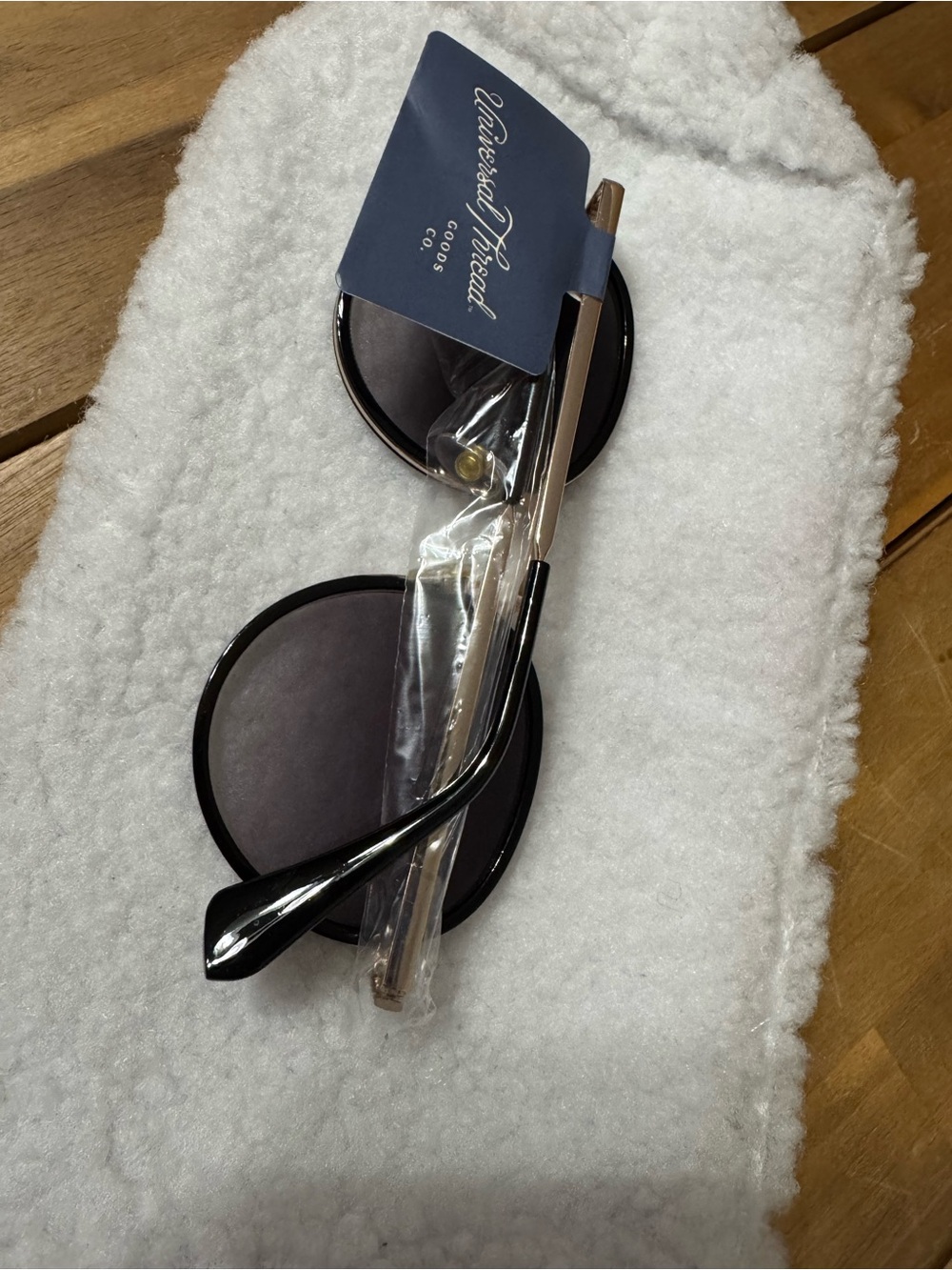 Universal Thread Men's Round Sunglasses - Black Frame with Gold Temples